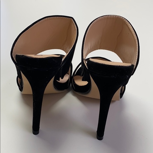 Black Heels - Picture 3 of 4